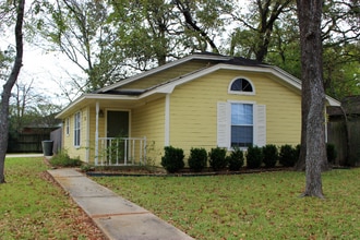3322 Augusta Dr in Bryan, TX - Building Photo - Building Photo