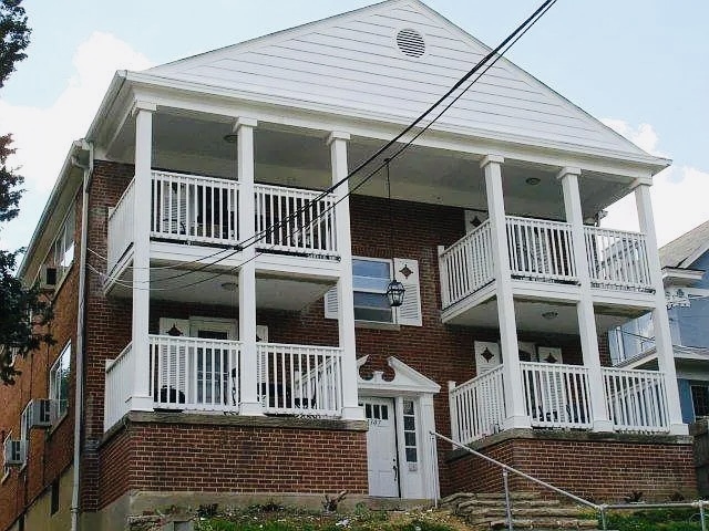 1307 Delta Ave, Unit #4 in Cincinnati, OH - Foto de edificio - Building Photo