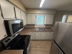 7726 E 103rd Terrace in Kansas City, MO - Building Photo - Building Photo