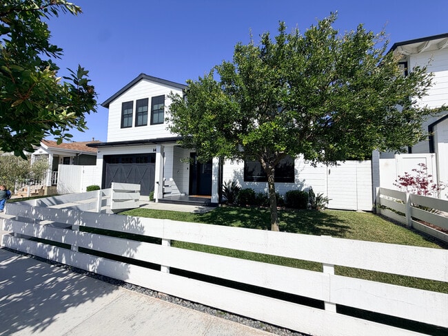 1400 Manzanita Ln in Manhattan Beach, CA - Building Photo - Building Photo