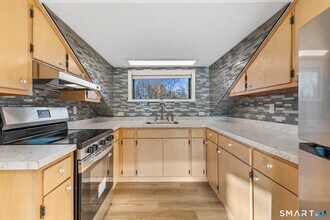 85 Hicock Dr in Southbury, CT - Building Photo - Building Photo