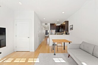 110 Tidewater St in Jersey City, NJ - Building Photo - Building Photo
