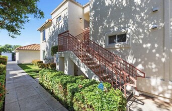 320 Isthmus Way, Unit 30 in Oceanside, CA - Building Photo - Building Photo