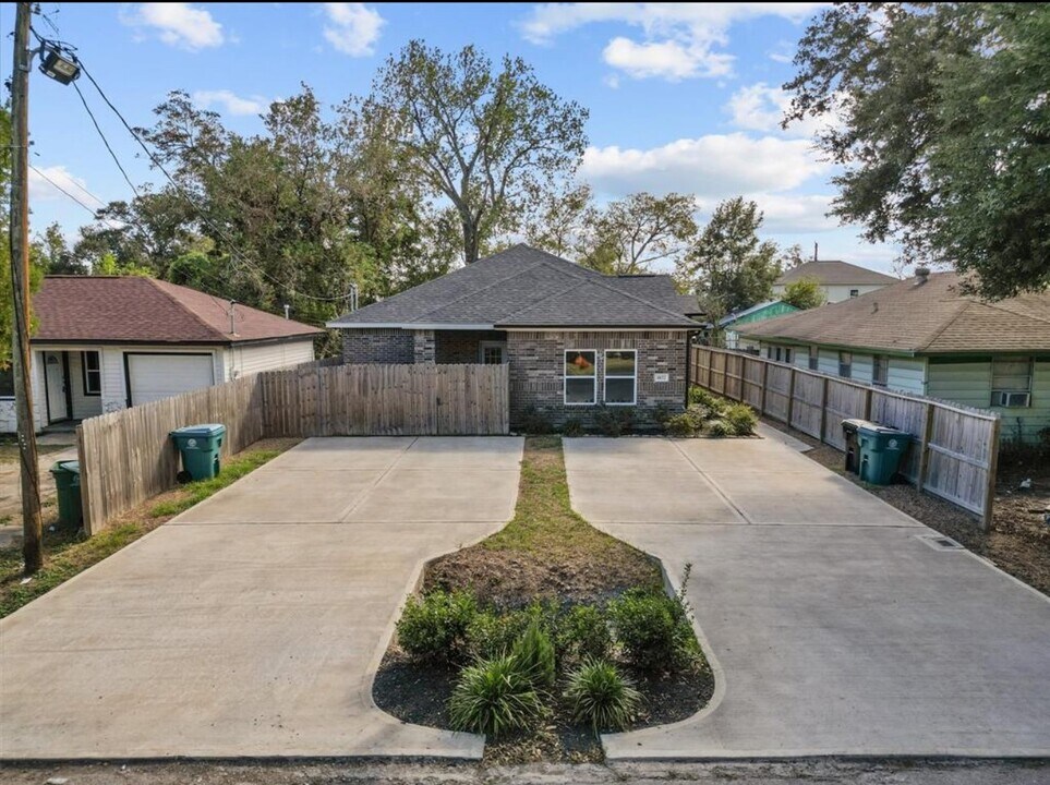 4632 Brinkley St in Houston, TX - Building Photo