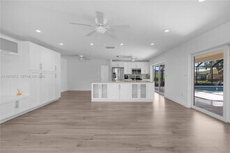 13905 SW 78th Ct in Palmetto Bay, FL - Building Photo - Building Photo