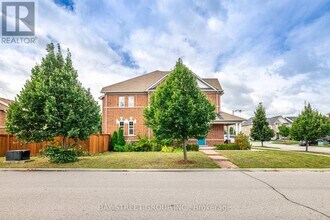 4 Courtland Crescent in East Gwillimbury, ON - Building Photo - Building Photo