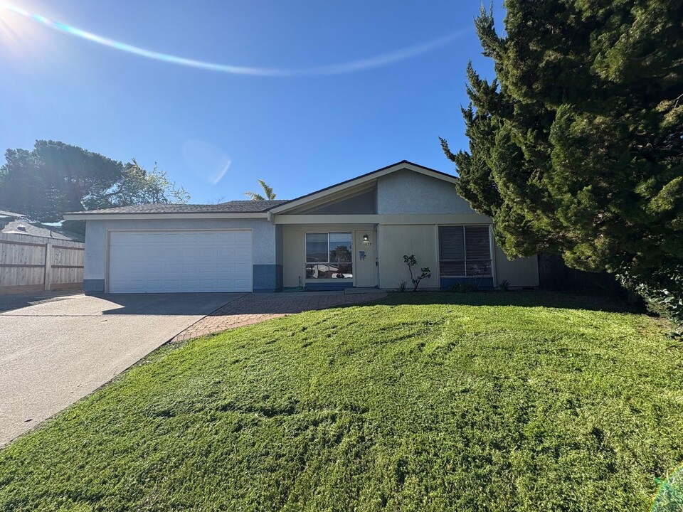 1075 Cortez Ct in San Luis Obispo, CA - Building Photo