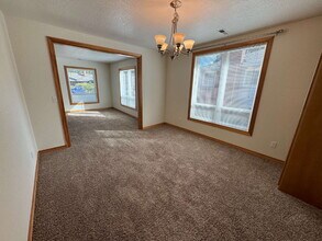 1010 N Winchell St in Portland, OR - Building Photo - Building Photo
