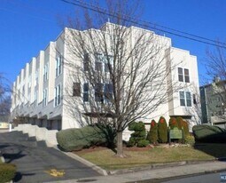 925 Main St, Unit 10 in Hackensack, NJ - Building Photo