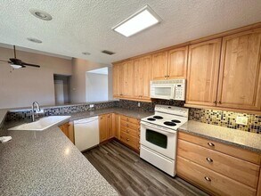 7217 Montego Dr in Rowlett, TX - Foto de edificio - Building Photo