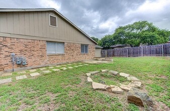 7914 West Gate Blvd in Austin, TX - Building Photo - Building Photo