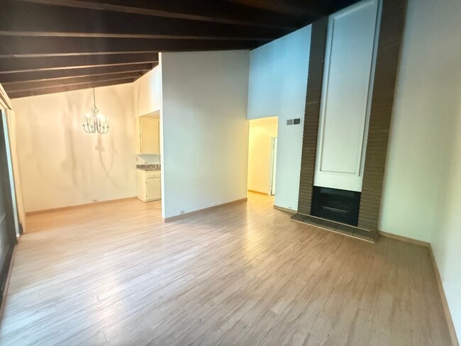 property at 2203 Woodside Ln