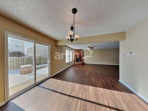 9915 Sapphire Berry Ln in Fishers, IN - Foto de edificio - Building Photo