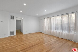 5468 Blackwelder St in Los Angeles, CA - Building Photo - Building Photo