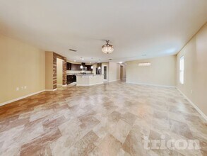 7274 Somerset Pond Dr in Ruskin, FL - Building Photo - Building Photo