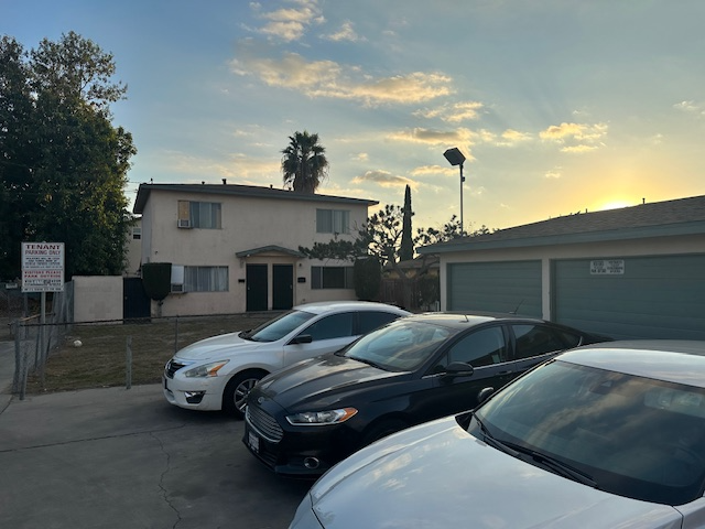 5104 1/2 Live Oak St in Bell Gardens, CA - Foto de edificio - Building Photo