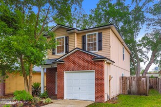 8121 Oden Ave in Jacksonville, FL - Foto de edificio - Building Photo