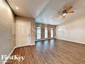 6914 Pickett Dr in Richmond, TX - Building Photo - Building Photo