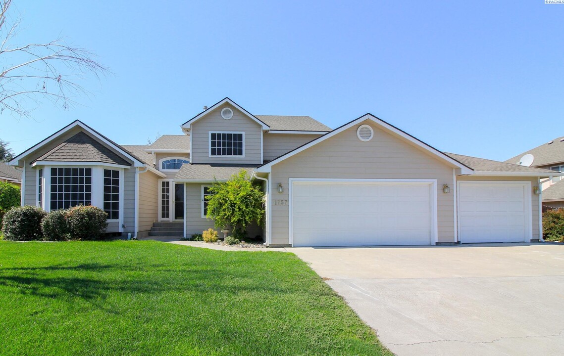 1757 Maui Dr in Richland, WA - Building Photo