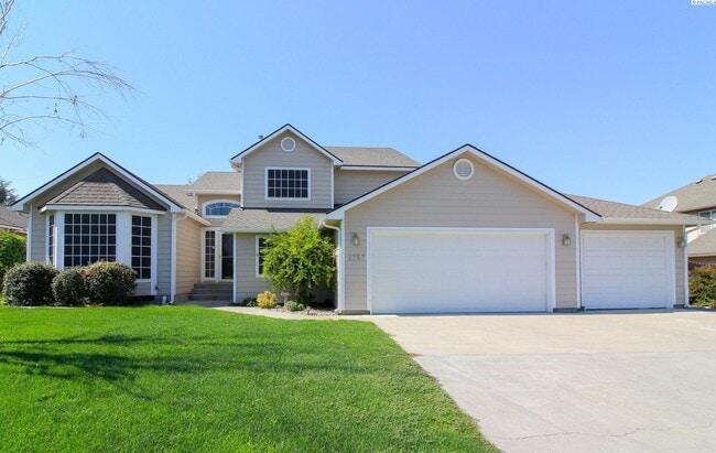 property at 1757 Maui Dr