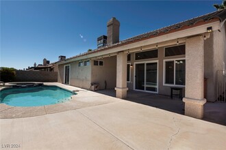 888 Coral Cottage Dr in Henderson, NV - Foto de edificio - Building Photo