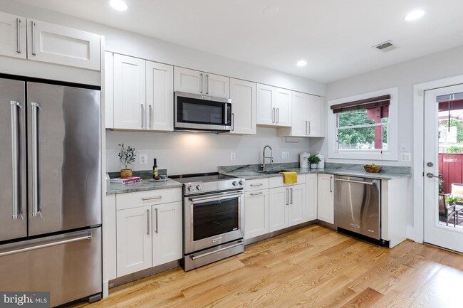 834 Lamont St NW, Unit Unit A in Washington, DC - Building Photo - Building Photo