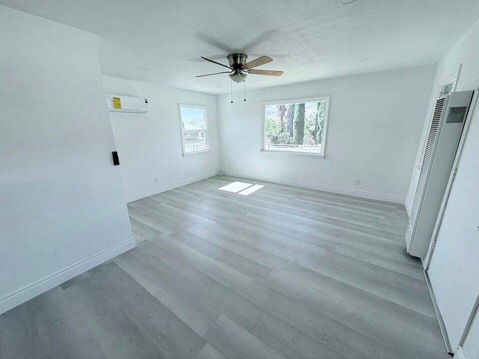 231 E Nicolet St in Banning, CA - Building Photo