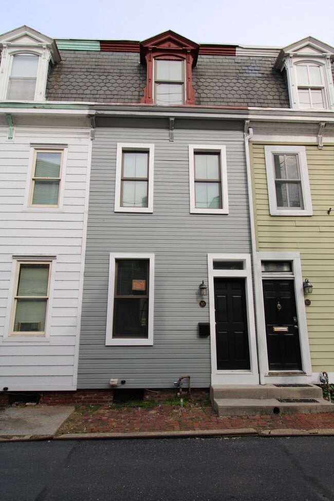 property at 915 Penn St