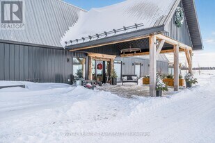 877 Huntmar Dr in Ottawa, ON - Building Photo