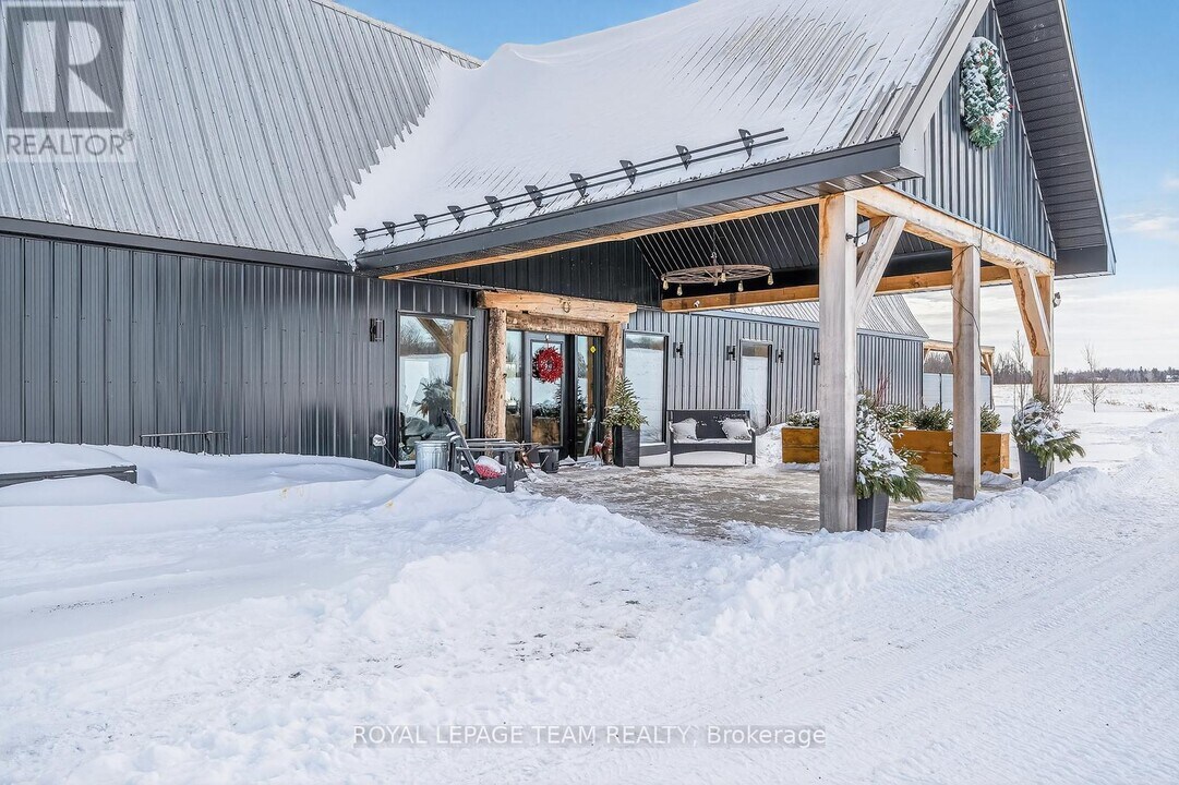 877 Huntmar Dr in Ottawa, ON - Building Photo