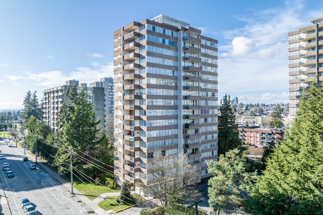 Edgewater Plaza in New Westminster, BC - Building Photo - Building Photo