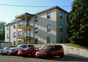 Roemhildt-Cumberland Ter Apartments