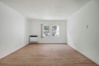 8740 Belford Ave, Unit 8740 in Los Angeles, CA - Foto de edificio - Building Photo