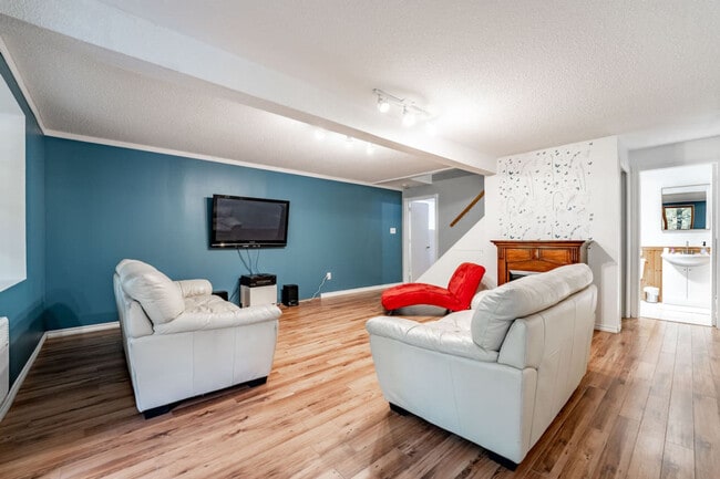 3 Rue de Chamonix E in Cantley, QC - Building Photo - Building Photo