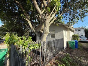 253 NW 48th St in Miami, FL - Building Photo - Building Photo