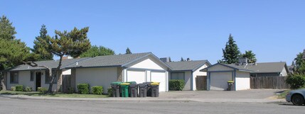 8449 Kelley Dr in Stockton, CA - Foto de edificio - Building Photo