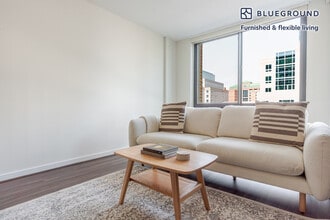 3444 Fairfax Dr, Unit FL4-ID1036 in Arlington, VA - Foto de edificio - Building Photo