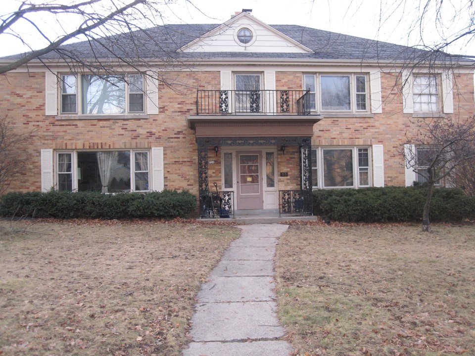 731 Glenview Ave in Wauwatosa, WI - Foto de edificio