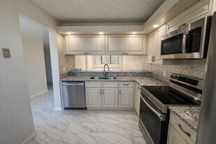 3826 Whitehall Dr in West Palm Beach, FL - Building Photo