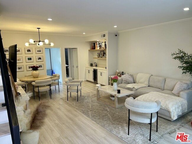 property at 5139 Balboa Blvd