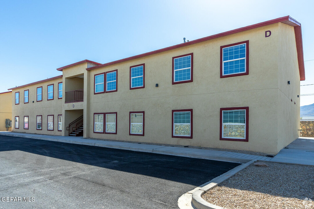 9779 McCombs St in El Paso, TX - Building Photo