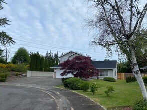 1438 SW 352nd Ct in Federal Way, WA - Building Photo - Building Photo