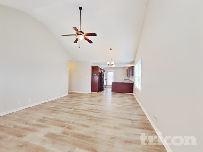 1037 Dwight Eisenhower Way in Clarksville, TN - Building Photo - Building Photo