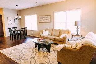 527 E Meadowmere St in Springfield, MO - Building Photo