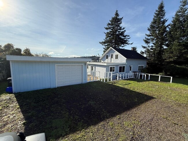 490 5th Ave in Coos Bay, OR - Building Photo - Building Photo