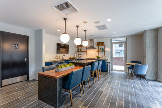 Rollin Street Flats in Seattle, WA - Building Photo - Interior Photo