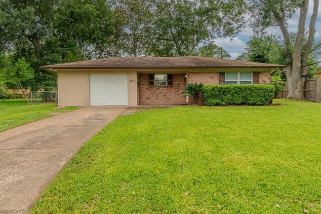 property at 8775 Greenridge Ln