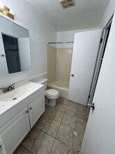 1306 W Michigan Ave, Unit 4 in Battle Creek, MI - Foto de edificio - Building Photo