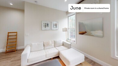 Private bedroom in 3 bed/2 bath Home in New York, NY - Building Photo - Building Photo