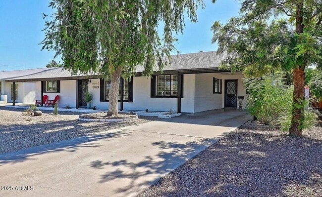 property at 5015 E Yale St
